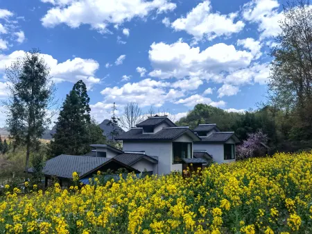 Huaduli Dujuanxiangshe Boutique Homestay Отели рядом с достопримечательностью «Shiniu Tourism Town»