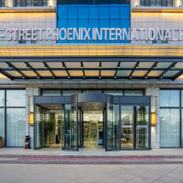 Tekesi Phoenix International Hotel