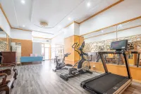 Qingdao Sifang Hotel East Building (Taidong Pedestrian Street Small Village Subway Station) - Spor Salonu