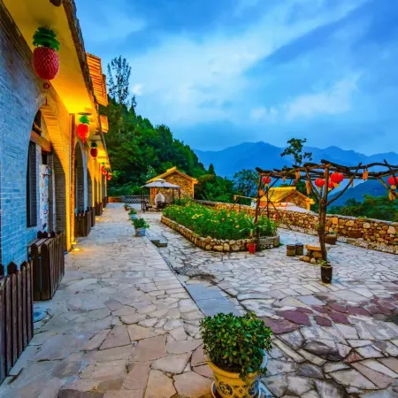 Mount Yunqiu Yaodong Courtyard
