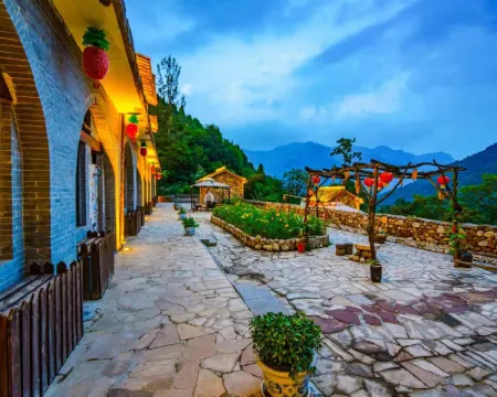 Mount Yunqiu Yaodong Courtyard Hotels in Xiangning