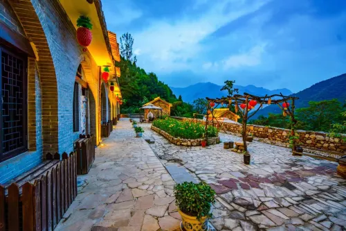 Mount Yunqiu Yaodong Courtyard Hotels in Xiangning