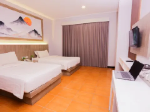 Front One HK Resort Simpang Lima Semarang Hotels in Gajahmungkur