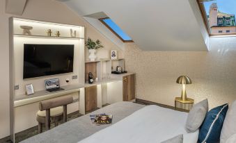 1. Hotel Ma..