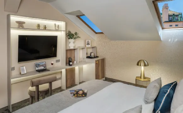 Hotel Maestro by Adrez