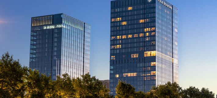 Four Seasons Hotel Hangzhou at Hangzhou Centre Hotele w: Hangzhou