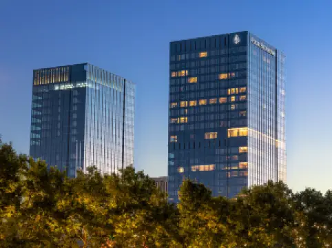 Four Seasons Hotel Hangzhou at Hangzhou Centre