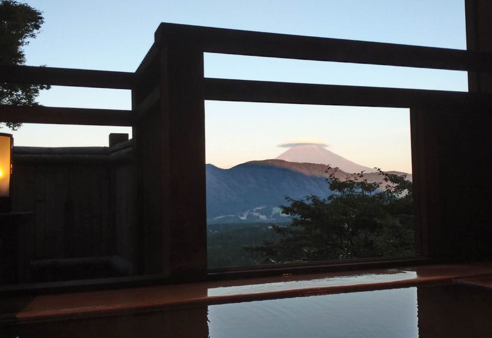 하코네 시치푸쿠소의 깔끔한 객실 내부