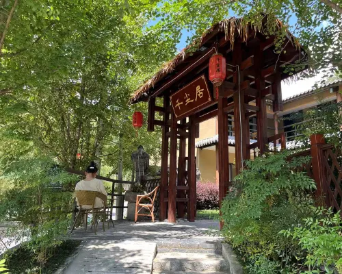 A thousand dust house โรงแรมในโผผิง