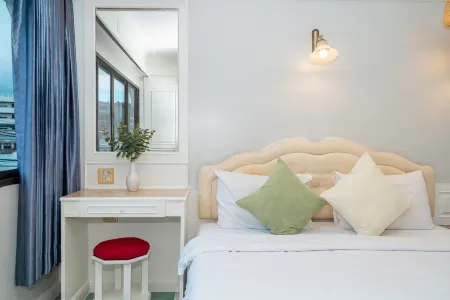 Patong Social Hotel
