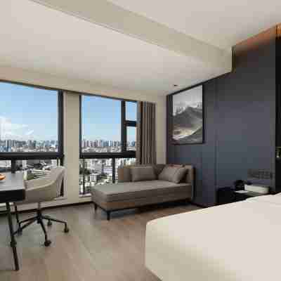 Quanzhou Shishi Dehui Plaza Atour Hotel Rooms