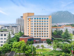 Berman Hotel (Dengfeng Bus Terminal Shaolin Avenue)