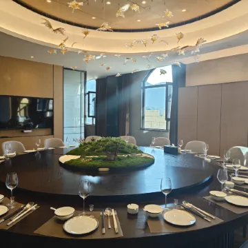 Danfeng Dongfeng Winery Hotel