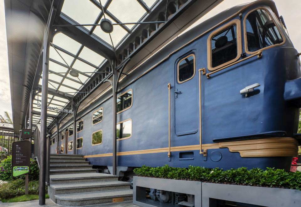 Baihua Valley Town-style Commercial Street