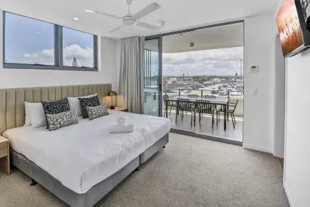 Direct Collective - Lowanna Beach Resort