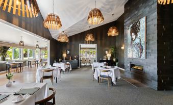 Woodhouse Mountain Lodge