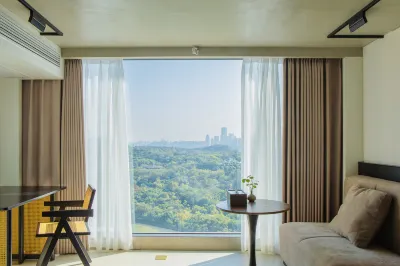 Sunny Season · High-altitude Lake View Hotel