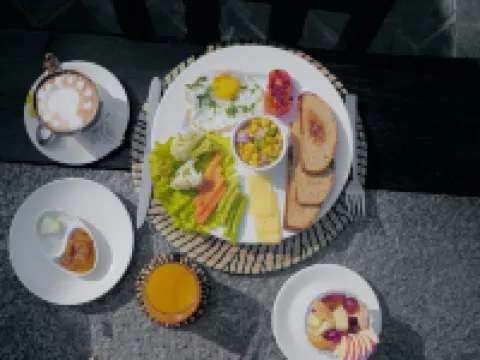 Sapana Village Lodge チトワンのホテル