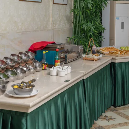 Yayue Hotel (Yingjiang Yinghu Park)