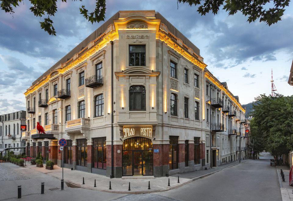 1. 래디슨 레드 트..