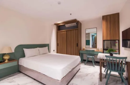 Luxe Paradise Suites Hotel Hoang Cau Hotels near Dong Da