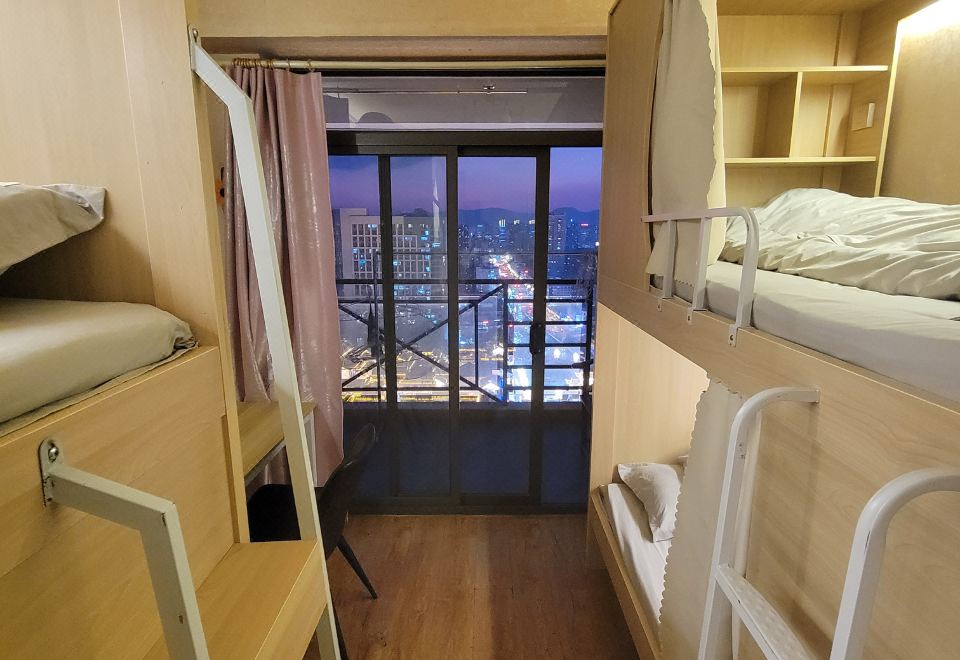 쿤밍 패싱 클라우즈 호스텔 시티 뷰