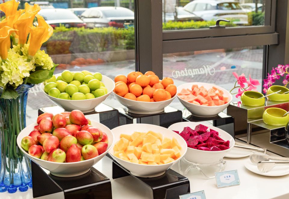 햄튼 바이 힐튼 선전 광밍 호텔