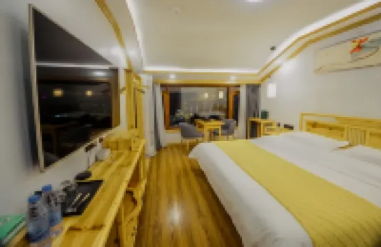 Shanqiao Jian River View Homestay (Fenghuang Ancient Town)