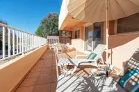 Comfortable Duplex Apartment with 2 bedrooms & 2 terrace 200 m away from the ocean Hotel di Porches