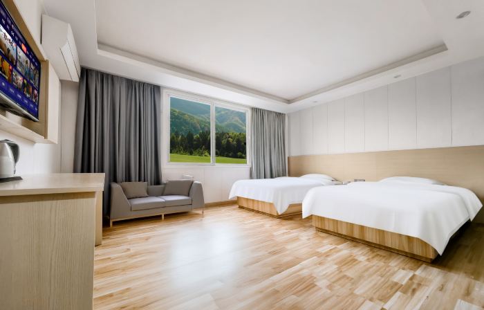 Anyi Fenghe Hotel