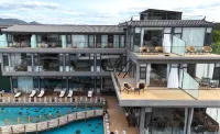 Lijiang Yu Xue Yi Jing Snow Mountain View Resort Hotel