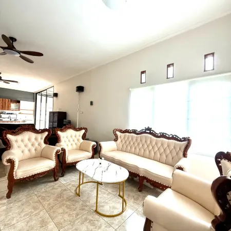 SF Homey Galaxy Resort Hotels in Pacet
