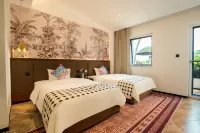 Jianshui Xinjuxin Healing Villa Lake View Hotel (Jianshui Ancient Town Chaoyang Building)