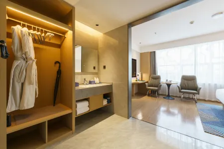 Urumqi Zhenyuan International Hotel (Urumqi Tianshan International Airport Expressway Branch) Отели рядом с достопримечательностью «Xinjiang University of Finance and Economics»