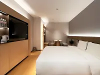 โรงแรมนานาชาติอูซี่