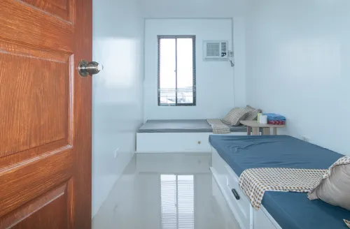 Skybox Pension House by RedDoorz Các khách sạn ở Guimaras