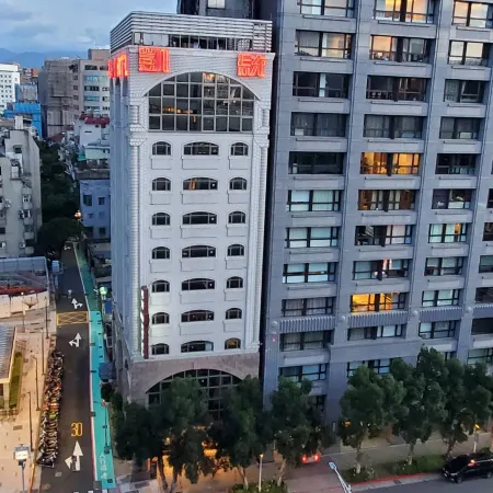 KDM HOTEL Отели рядом с достопримечательностью «Торговый центр Syntrend»