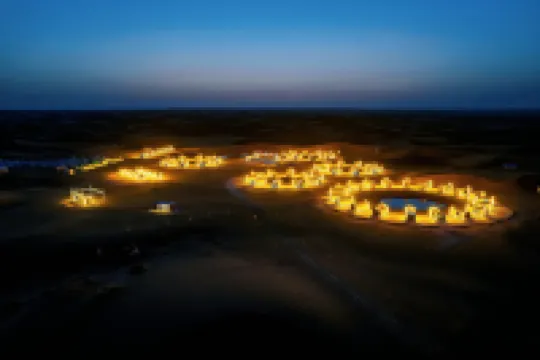 Zhongwei Shining Star River Camping Site Hotel di 