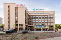 漢庭飯店（興中廣場博愛二路店） 中山市技師學院(東校區)附近的飯店