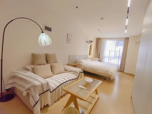 Lanju Homestay (Greenland Yingjiang Century City Yun Gongguan)