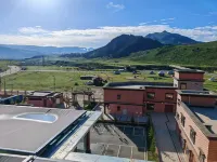 Dege Qin Chuan No.1 Grand Hotel (Manigango) - Bergblick