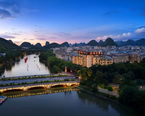 Immersing Hotel (Guilin Liangjiang Sihu Dongxi Lane) Hotels near Xiufeng