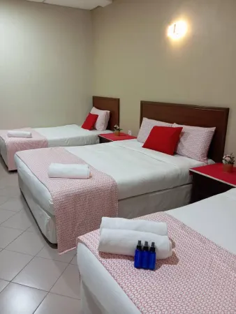 De Clinique Hotel Отели рядом с достопримечательностью «Pasir Богак Бич»