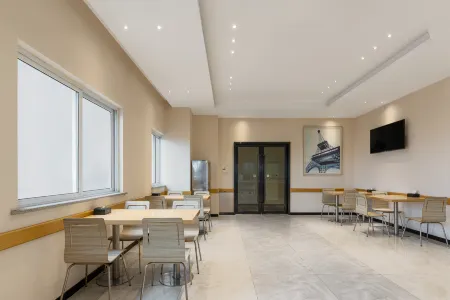 City Comfort Inn Hotel (Hechi Donglan Bus Terminal)