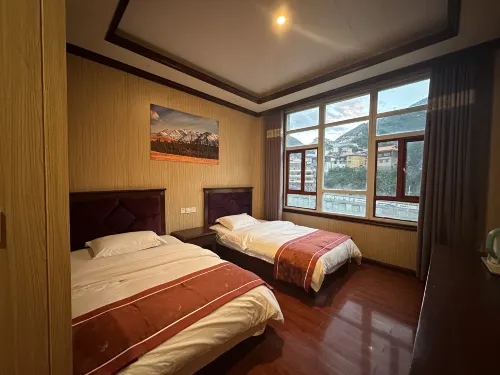 Xueyu Kangbahong Hotel Hotels in Xinlong County