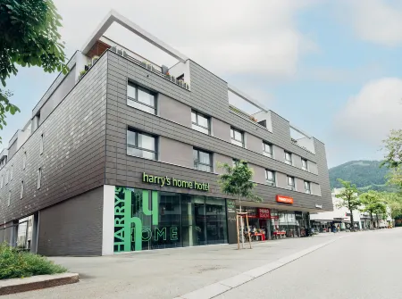 Harry's Home Dornbirn Hotel & Apartments Отели рядом с достопримечательностью «Schwarzenberger Pfarrkirche»