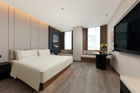 Wuhan Hongshan District Longhu Baisha Tianjie Atour Hotel Отели рядом с достопримечательностью «Wuhan Donghu University»
