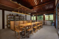 Zhongxiang Muxi hotel (Obvious Mausoleum Store in Mochou Village) فنادق في جونغ شيانغ