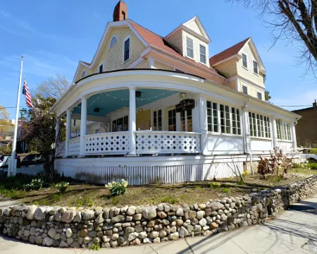 The Samuel Sewall Inn a Boutique Hotel โรงแรมในBrookline