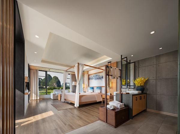 Mountain & Country View Deluxe King Room with Bathtub